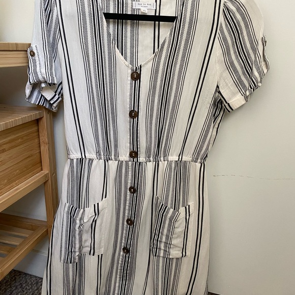 White stripped dress - Picture 1 of 4